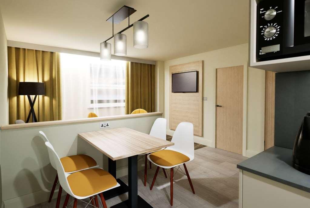 Super 8 By Wyndham Chester East Δωμάτιο φωτογραφία