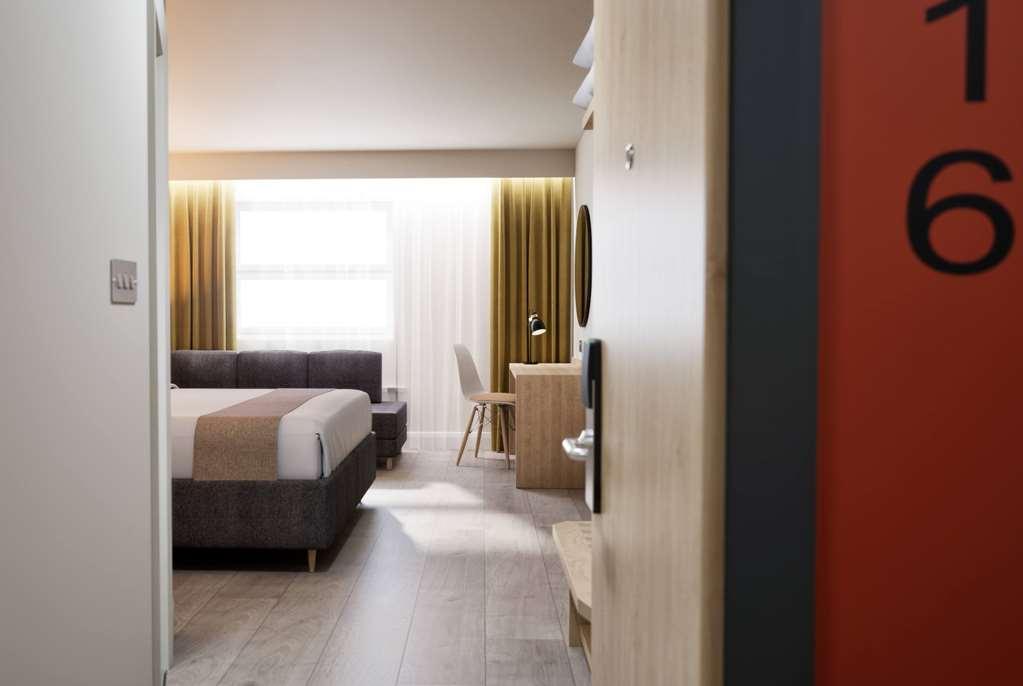 Super 8 By Wyndham Chester East Δωμάτιο φωτογραφία