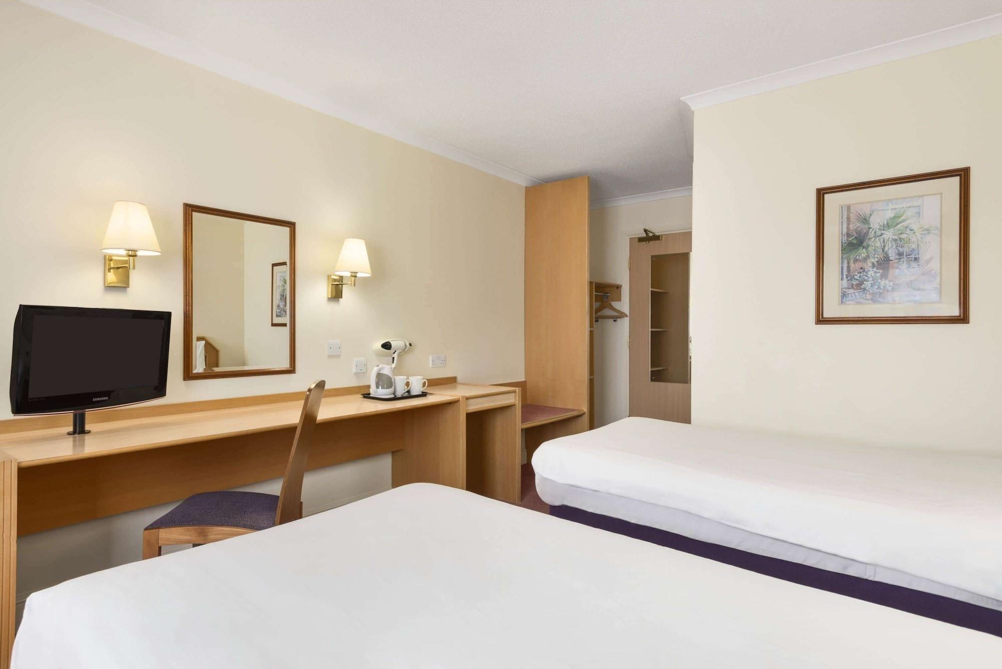 Super 8 By Wyndham Chester East Εξωτερικό φωτογραφία