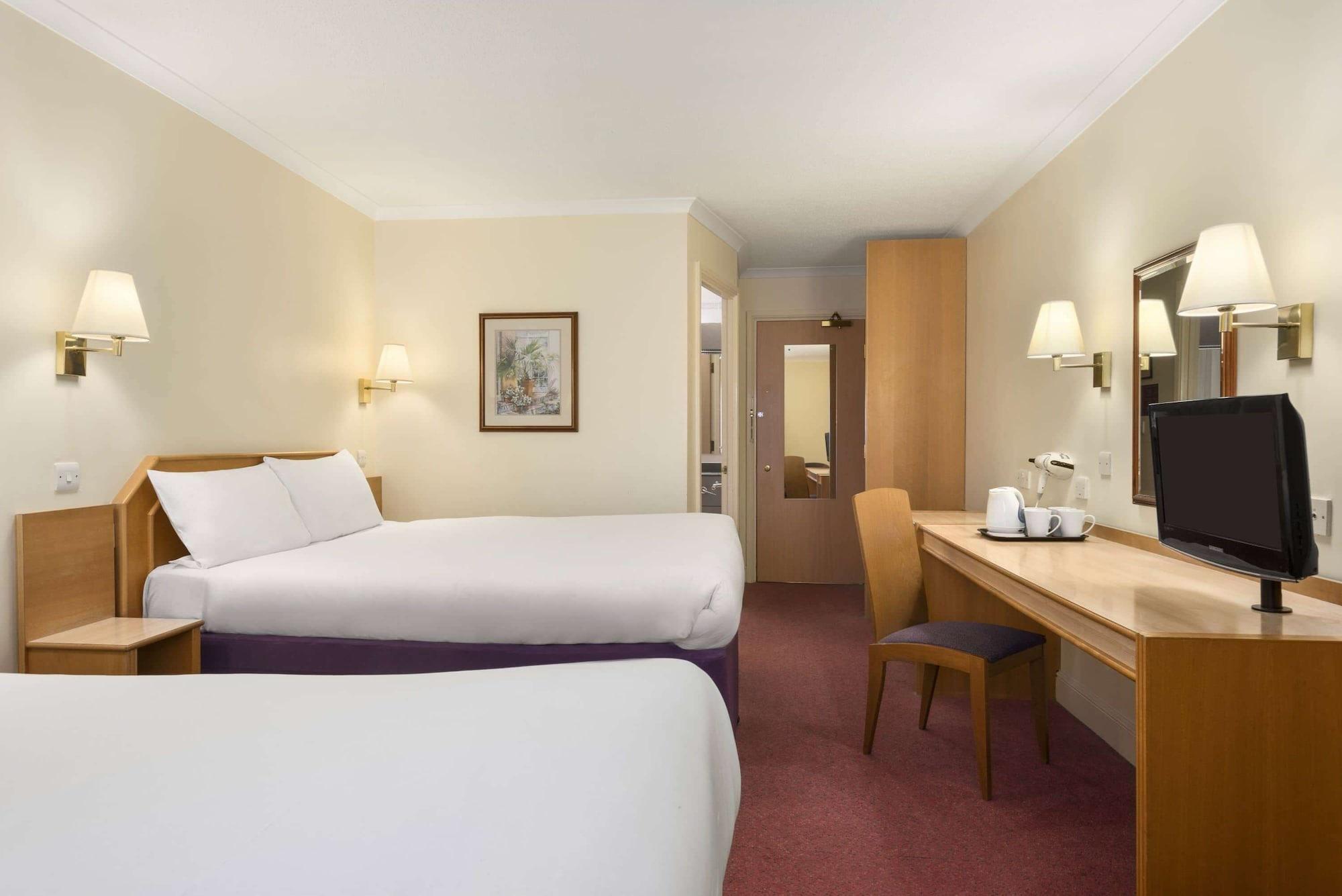 Super 8 By Wyndham Chester East Εξωτερικό φωτογραφία