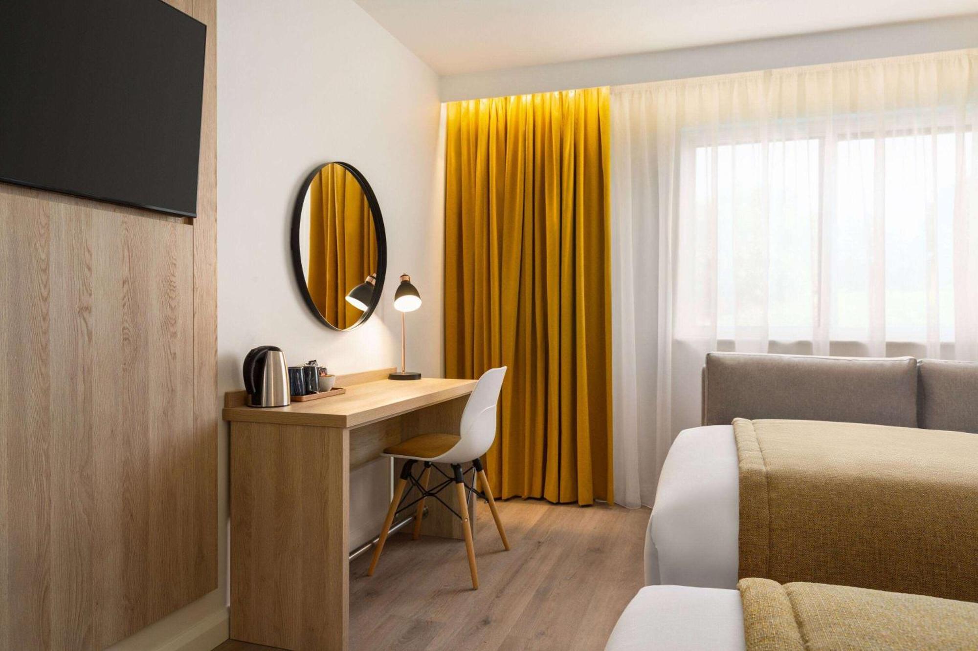 Super 8 By Wyndham Chester East Εξωτερικό φωτογραφία