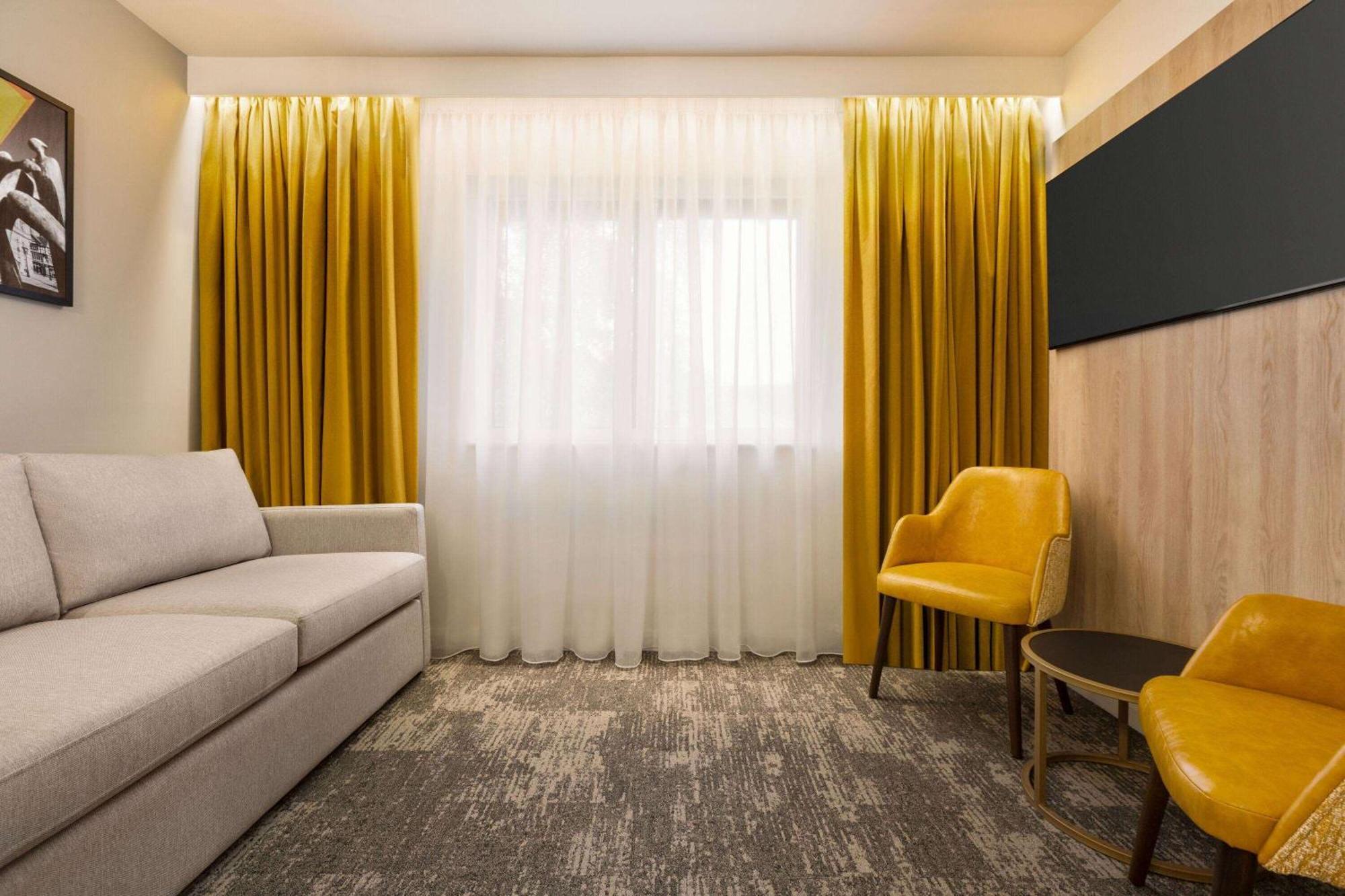 Super 8 By Wyndham Chester East Εξωτερικό φωτογραφία