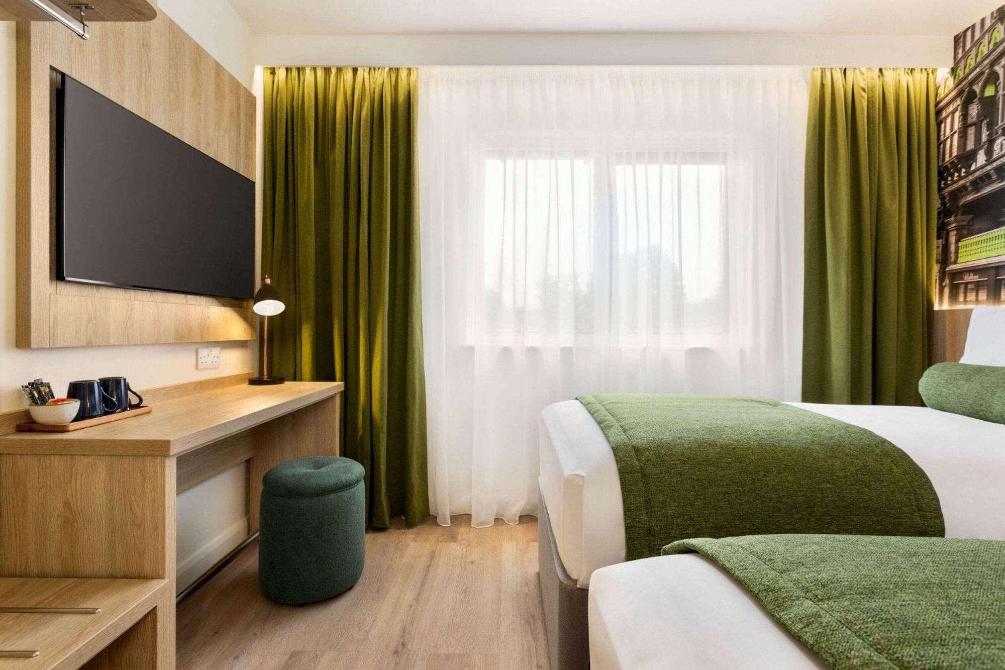 Super 8 By Wyndham Chester East Εξωτερικό φωτογραφία