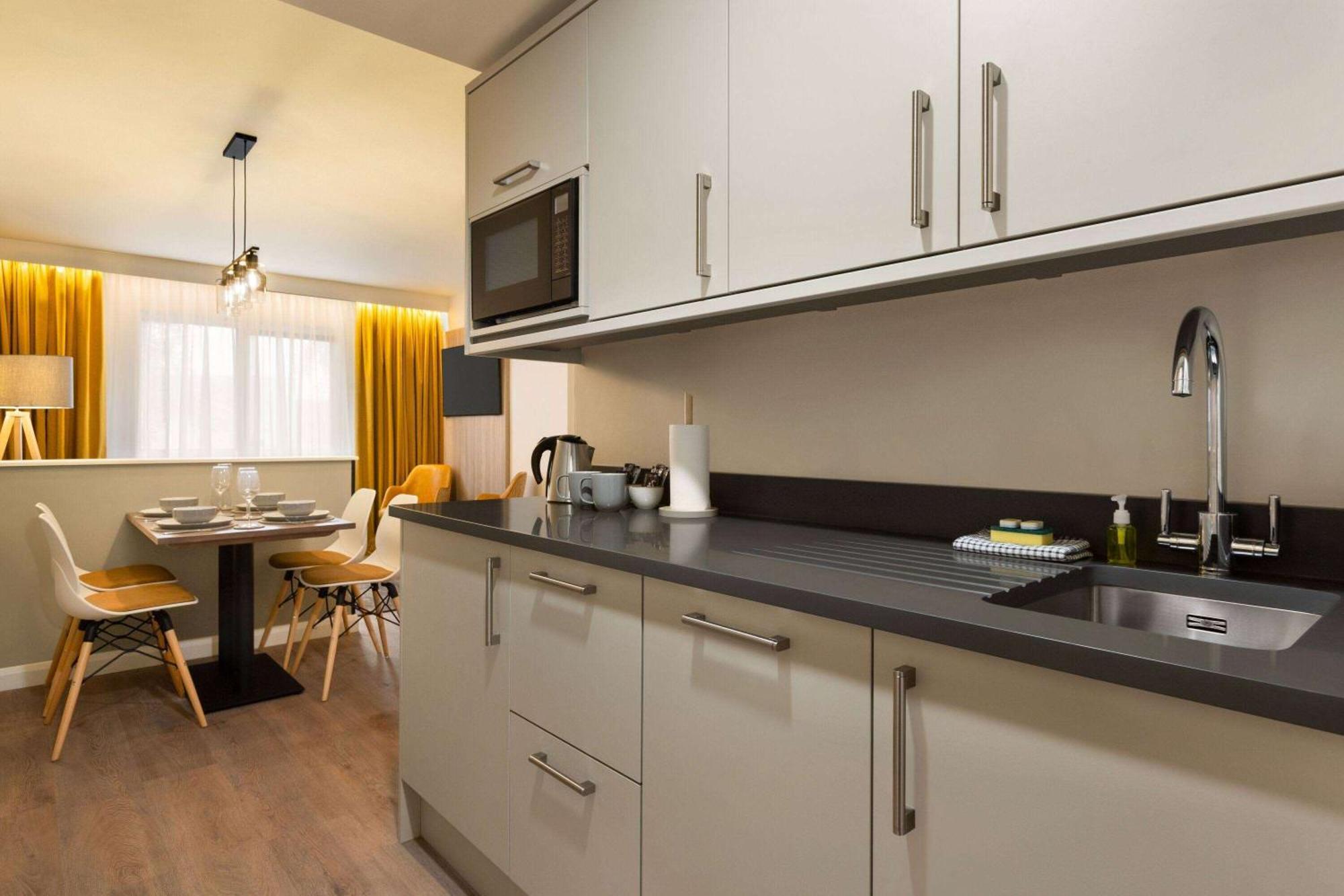 Super 8 By Wyndham Chester East Εξωτερικό φωτογραφία