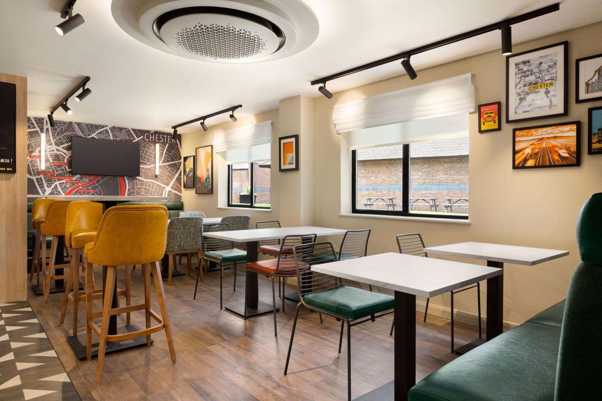 Super 8 By Wyndham Chester East Εξωτερικό φωτογραφία