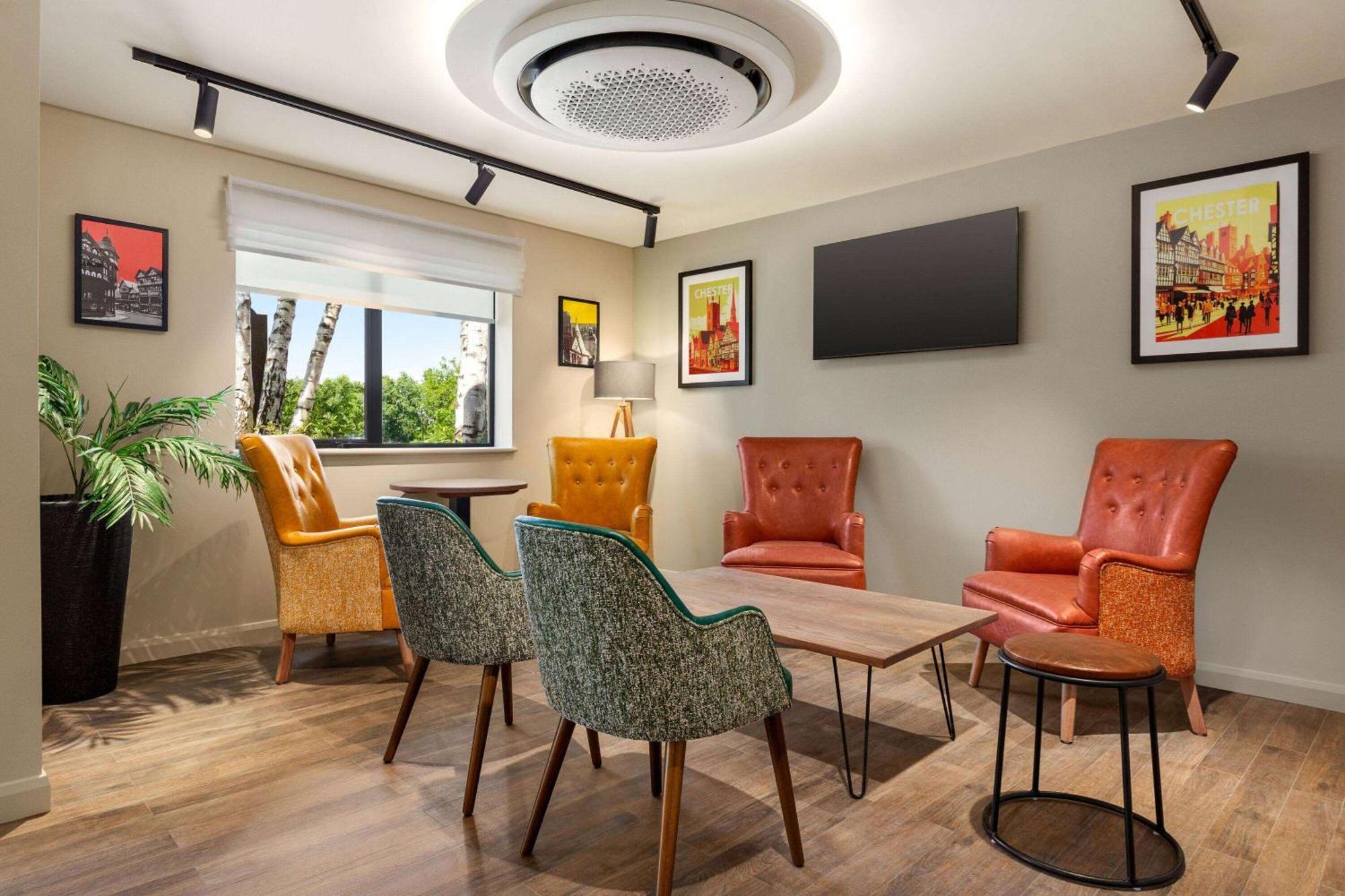 Super 8 By Wyndham Chester East Εξωτερικό φωτογραφία