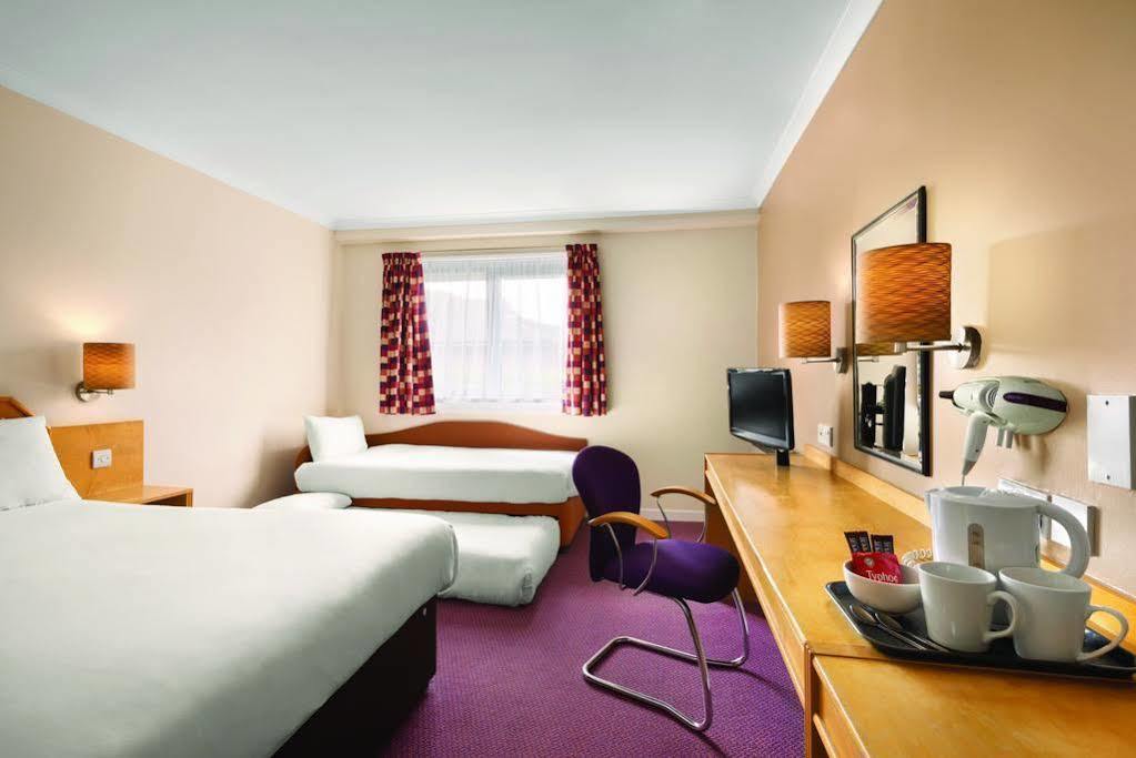 Super 8 By Wyndham Chester East Εξωτερικό φωτογραφία